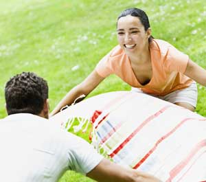 Couple spends less money with picnic lunch