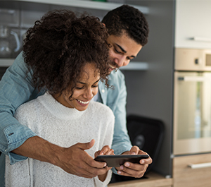 Couple searches online for banks without monthly fees