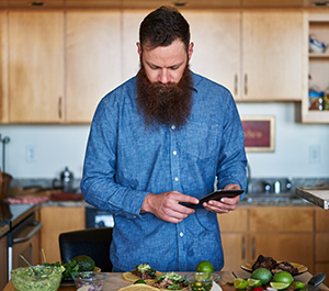 Man starts a money savings challenge with grocery shopping